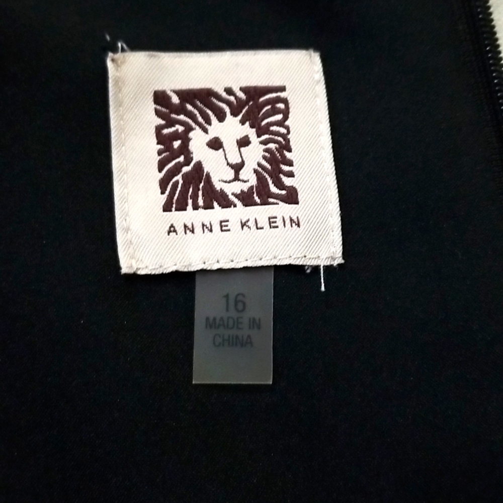 Anne Klein Dark blue and black print Dress has never been worn - Picture 4 of 8
